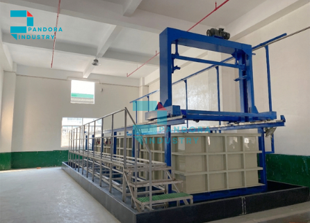 Vì sao HDPE thường được dùng cho khay lớn và tấm lót sàn chống tràn hóa chất?